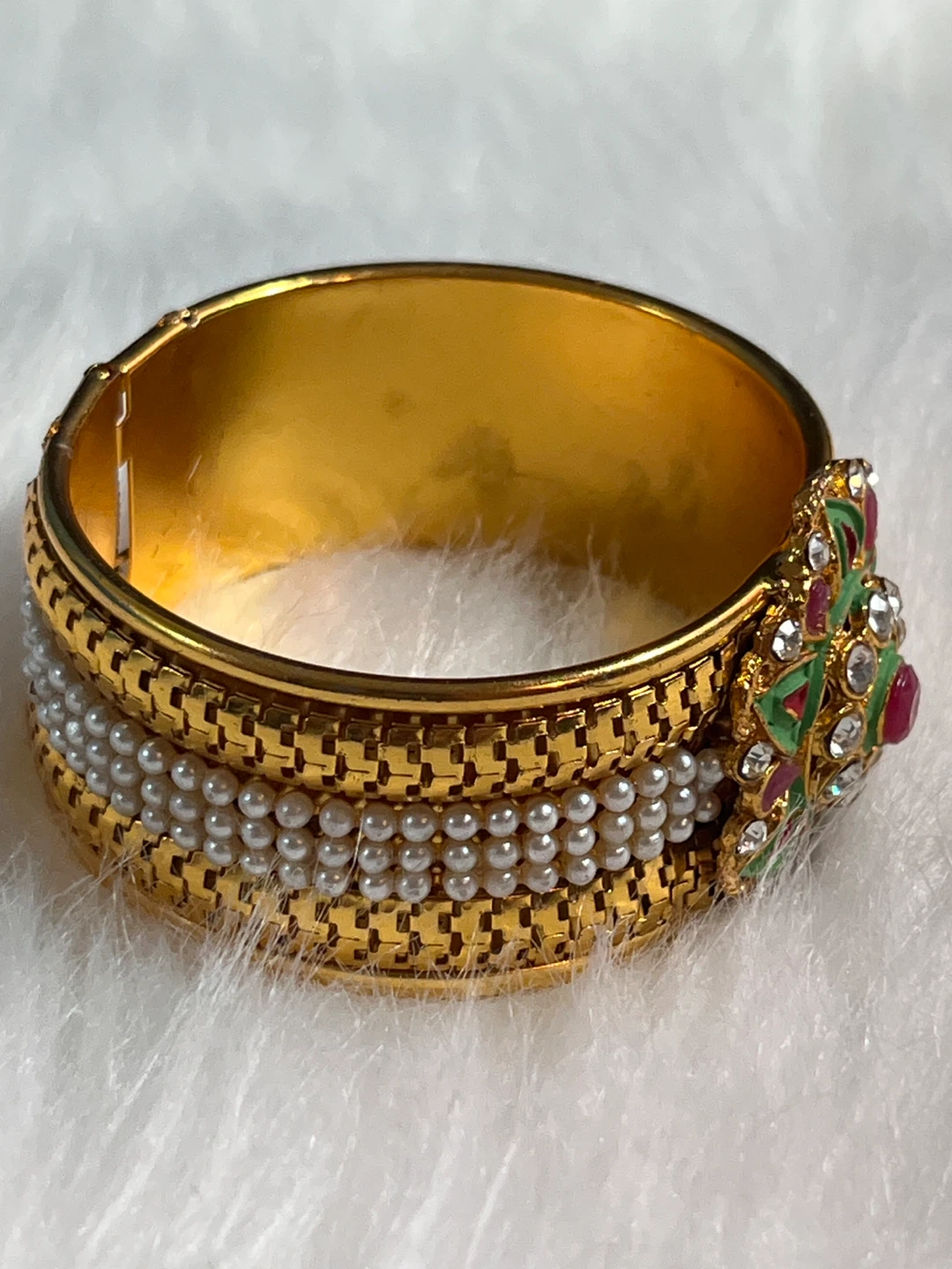 Gold-tone Bracelet with Pearls and Embellishment - photo 4