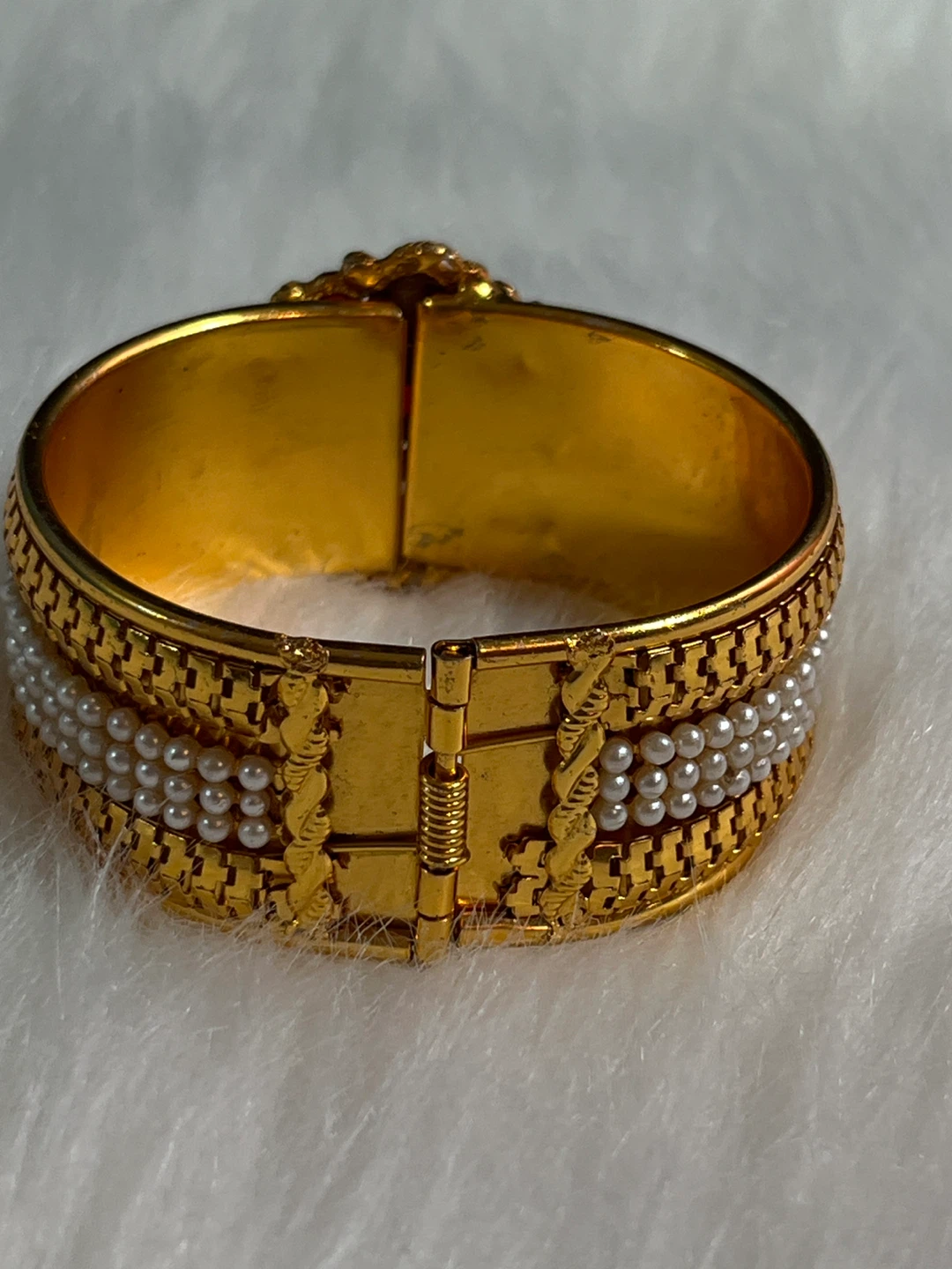 Gold-tone Bracelet with Pearls and Embellishment - photo 3
