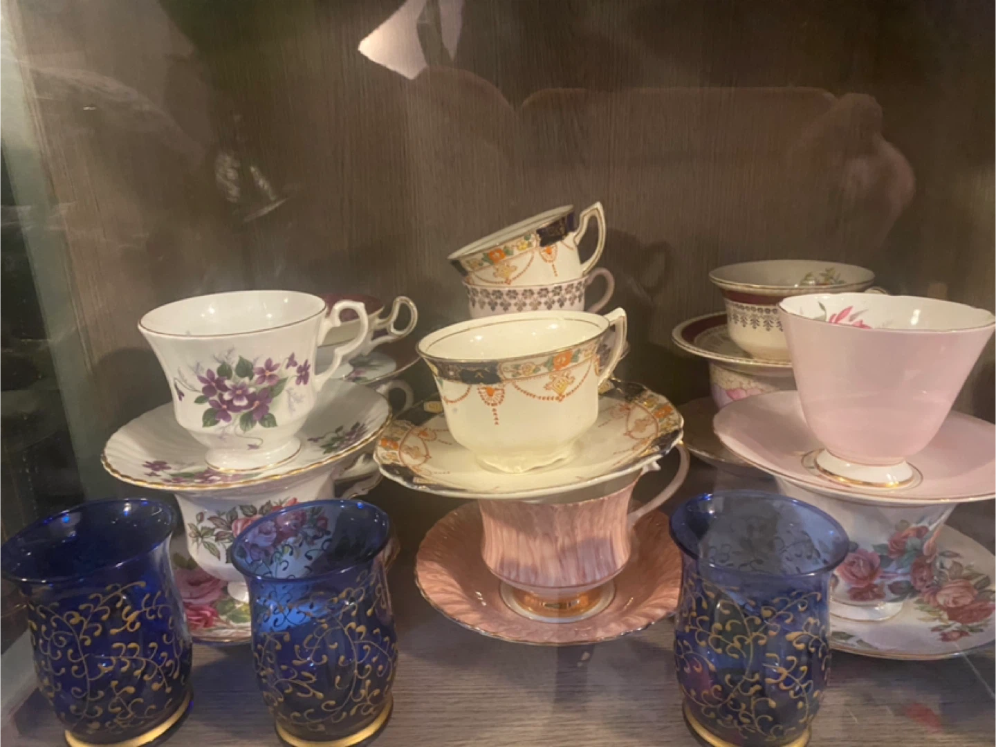 Vintage Tea Cups and Saucers Set - $ 10 a cup set