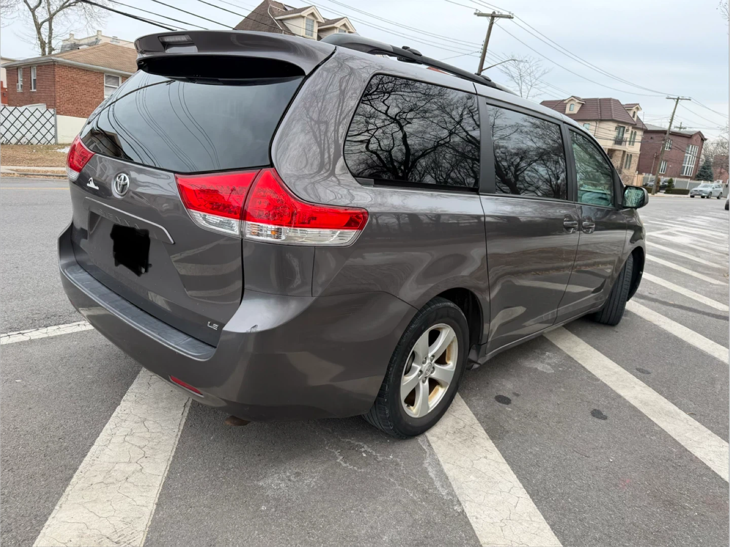 Gray Toyota Sienna LE Minivan - photo 2