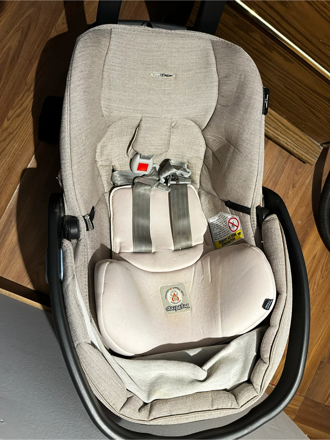 Peg Perego Primo Viaggio Car Seat Base and Carrier - photo 3