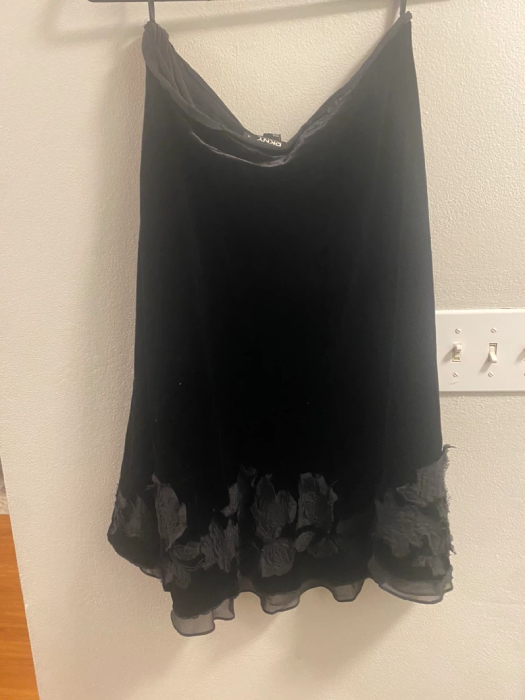 DKNY Black Velvet Skirt with Lace Trim - Size 14 - photo 3
