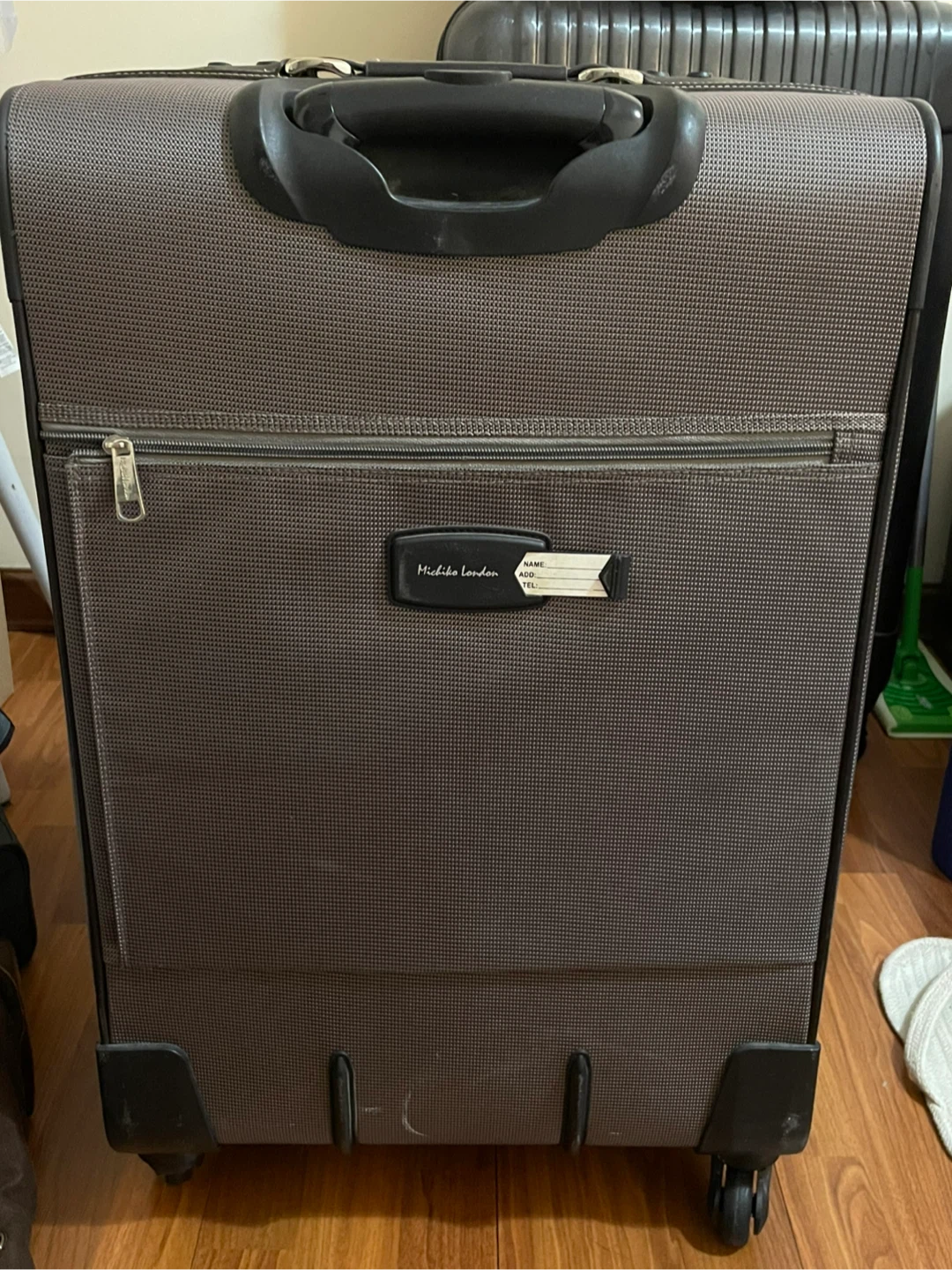 Luggage (medium checked bag size) - photo 2