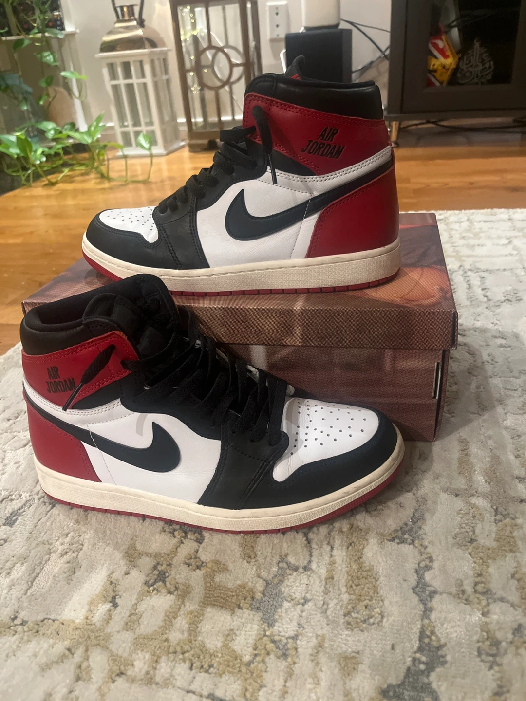 Jordan 1 Retro High OG Black Toe