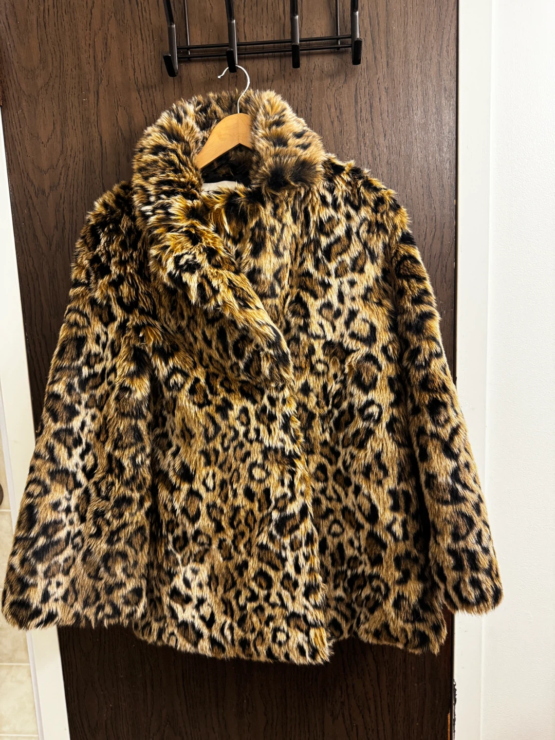 HM Faux Fur Leopard Print Jacket - photo 2