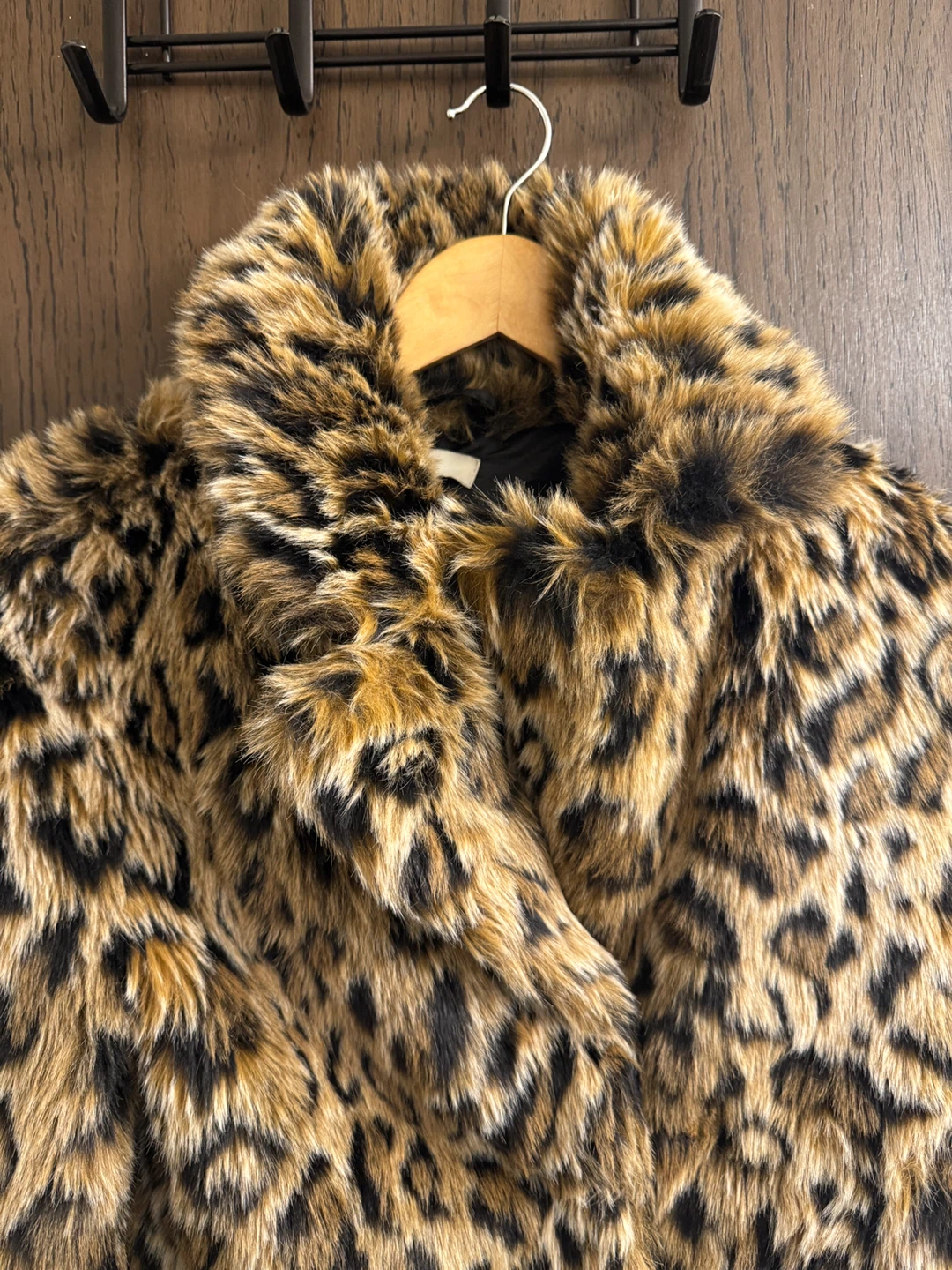 HM Faux Fur Leopard Print Jacket - photo 3