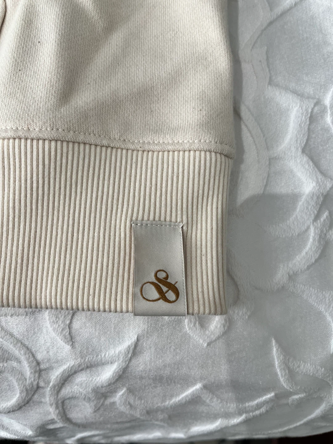 Scotch & Soda Cream Hoodie with Rainbow Heart , “Born to Love" - photo 5