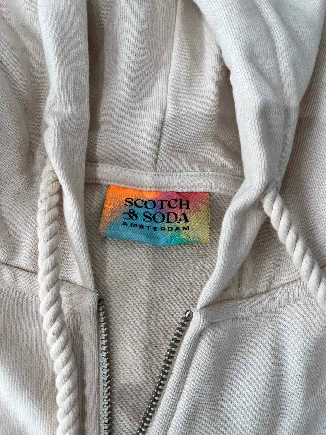 Scotch & Soda Cream Hoodie with Rainbow Heart , “Born to Love" - photo 3