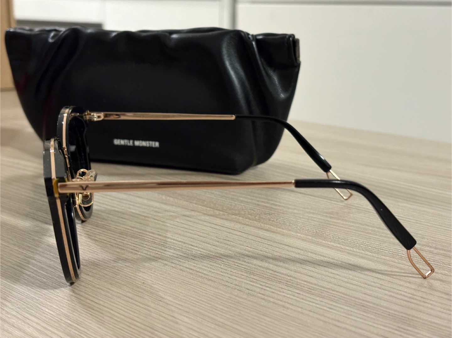 Authentic Gentle Monster Merlynn Sunglasses with Pouch - photo 3