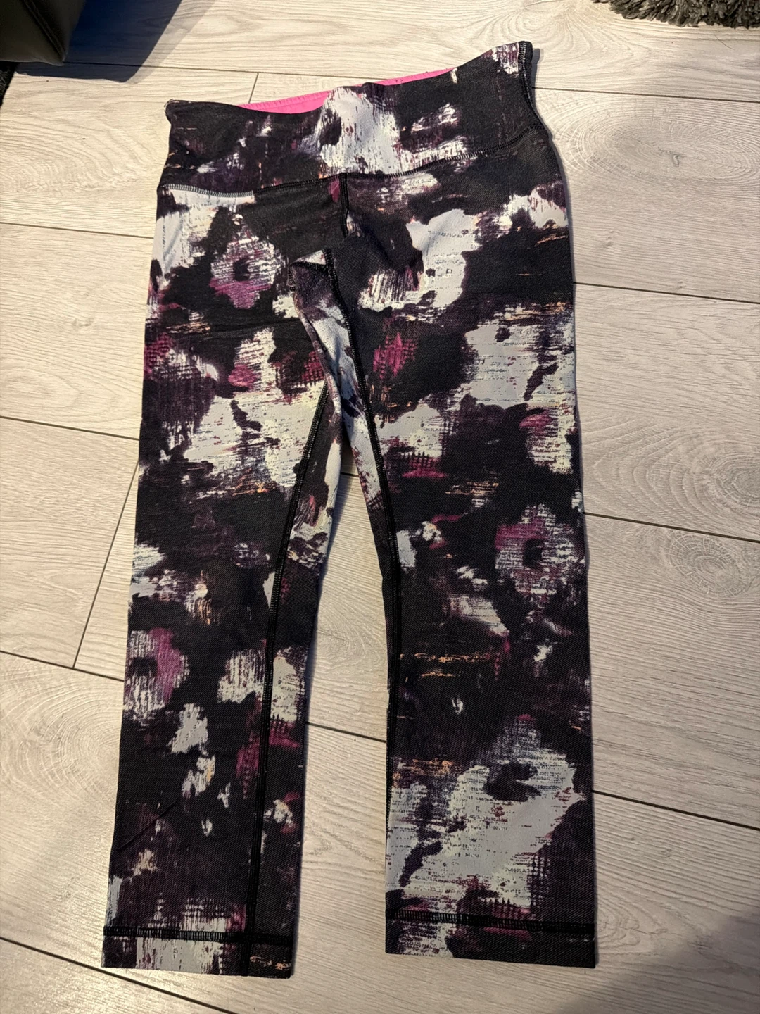 Lululemon Women's Leggings - Size 8- Abstract Print