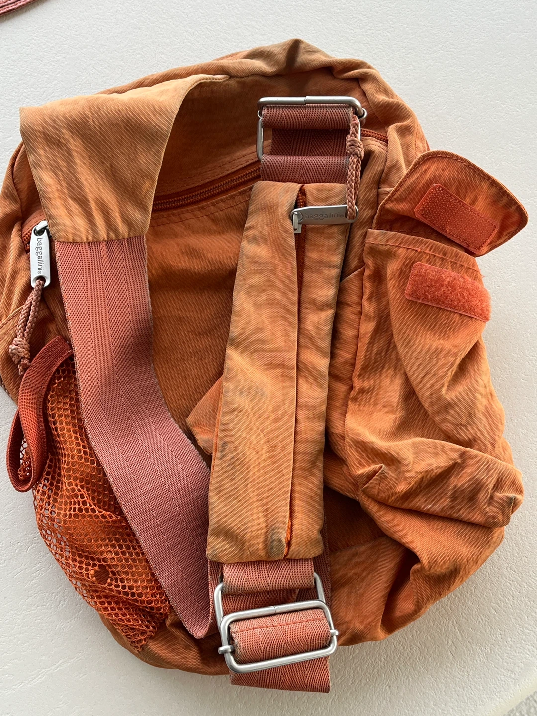 Baggallini Orange Sling Backpack - photo 4