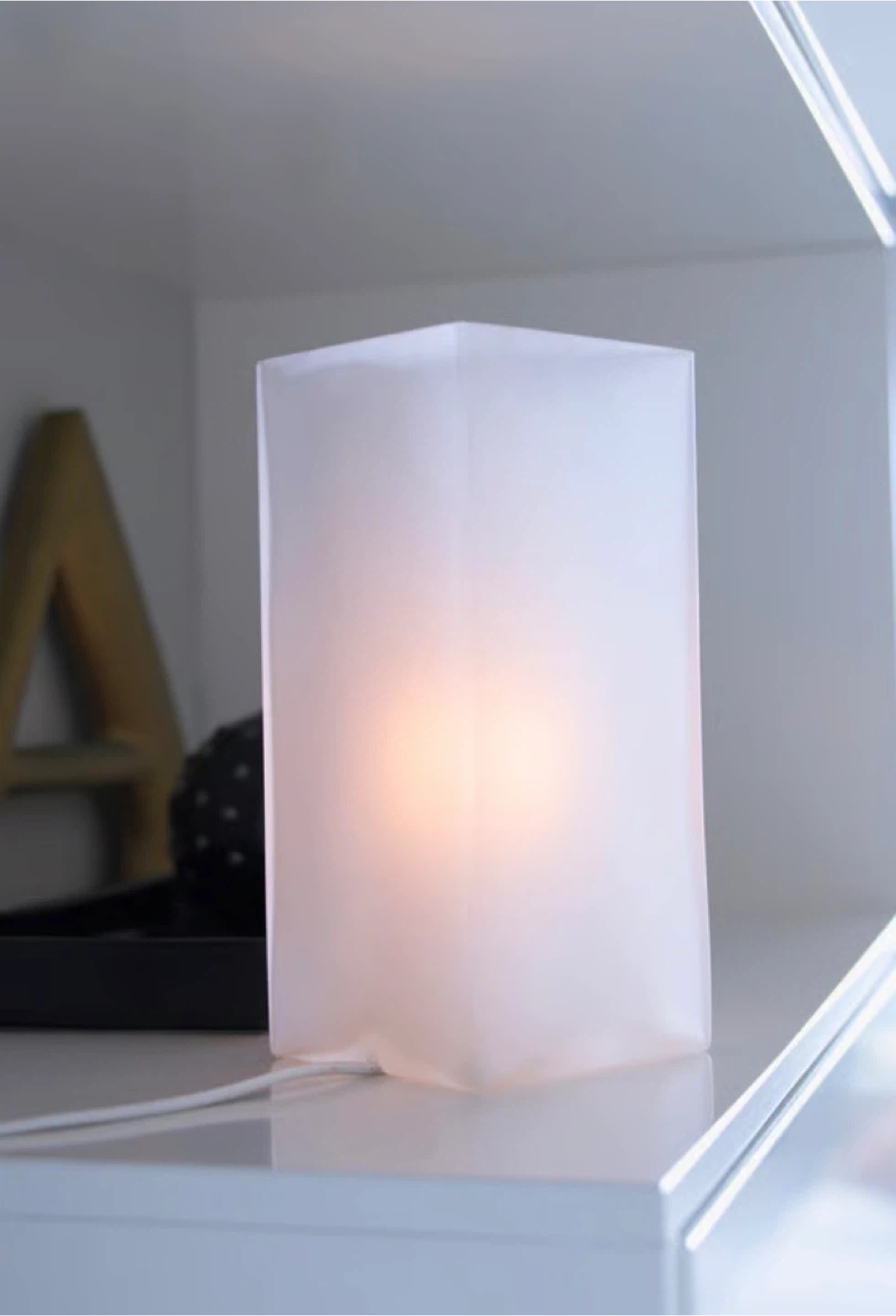 Lamp (+ 2 spare bulbs)