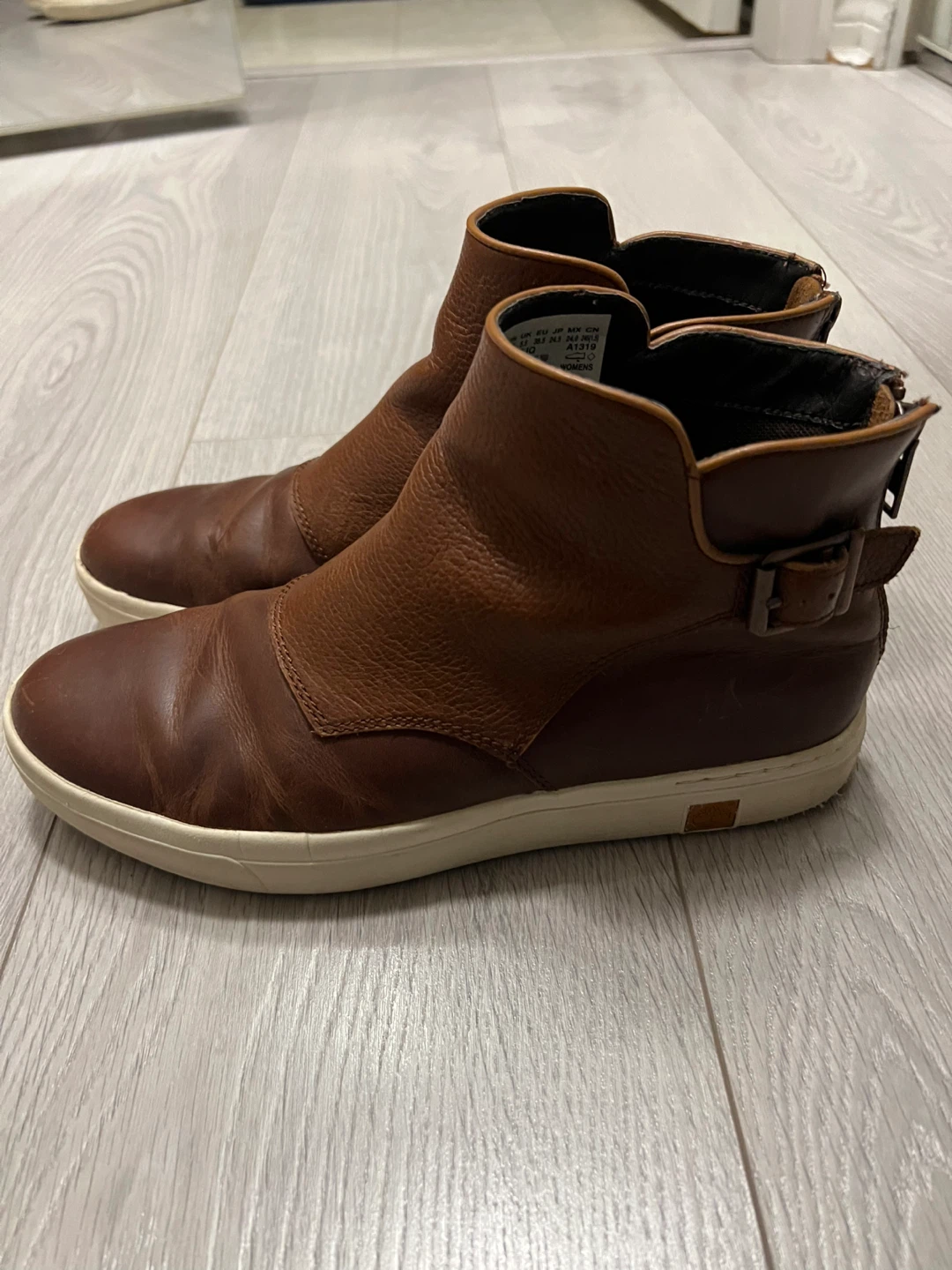 Timberland Women's Brown Leather Ankle Boots Size 7.5W - photo 4