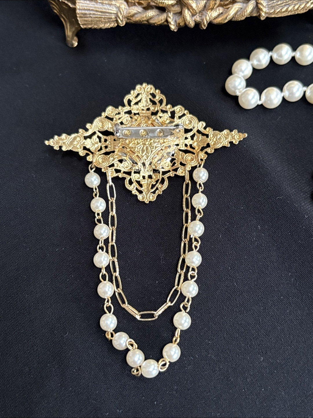 Gold-tone Brooch with Faux Pearls and Green Gem - photo 3