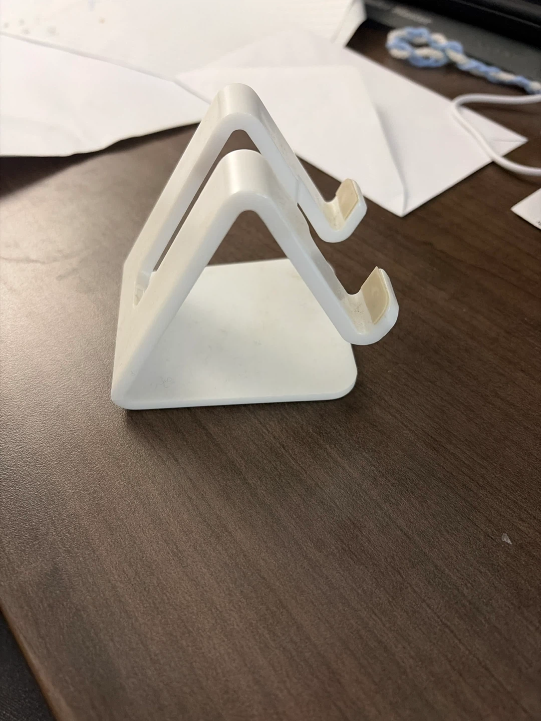 White Plastic Phone Stand - photo 2