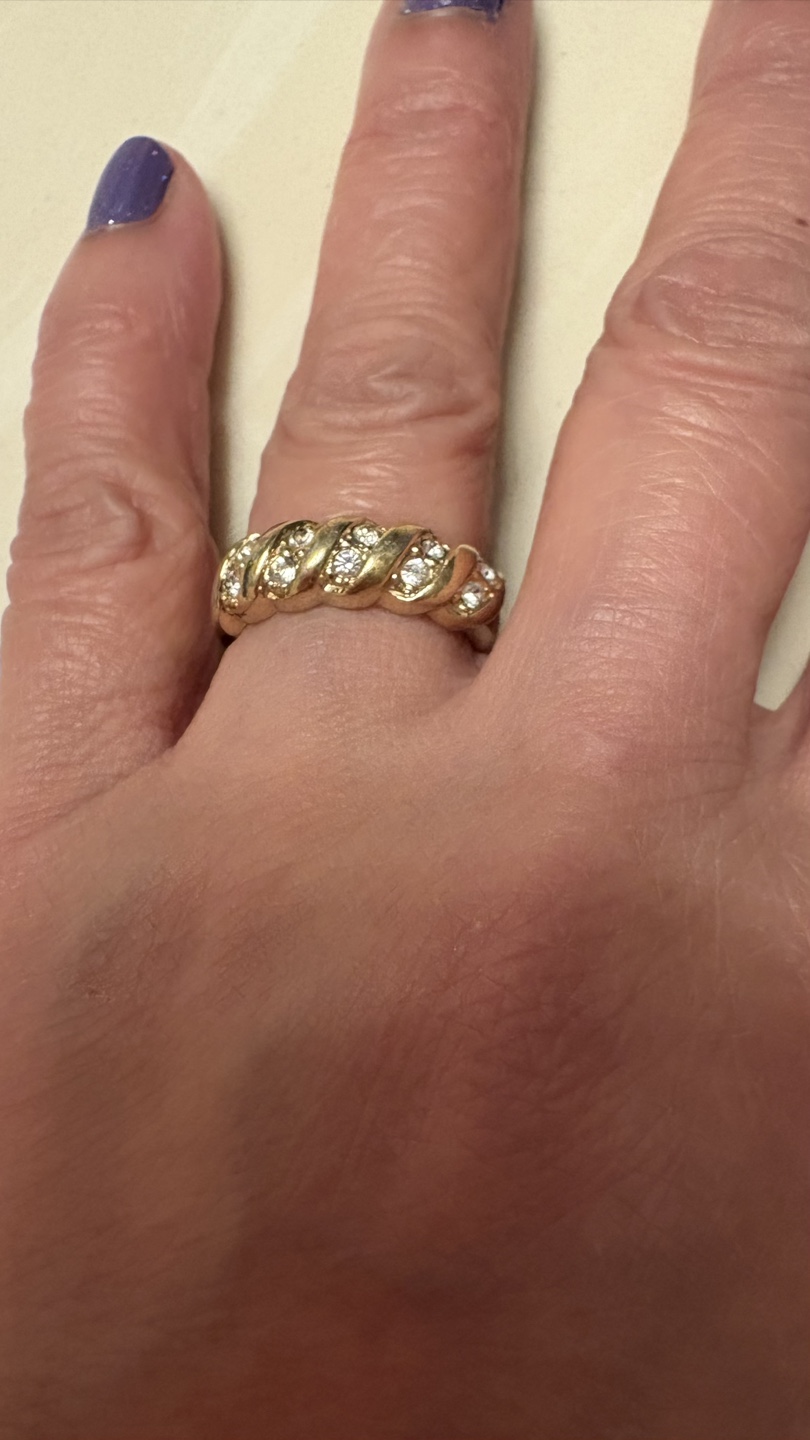 Gold tone ring with clear stones - Size 6 - photo 2