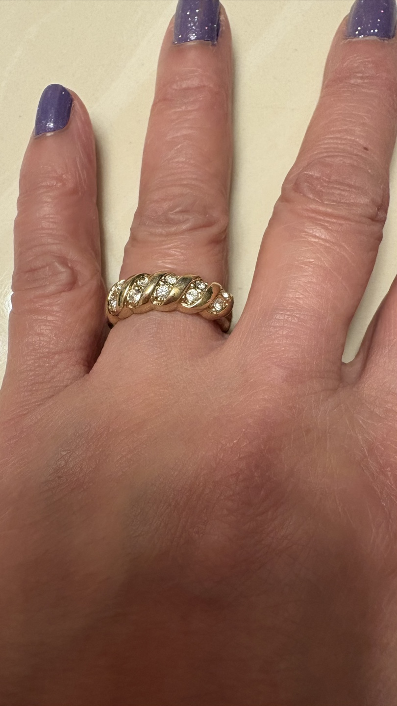 Gold tone ring with clear stones - Size 6 - photo 3