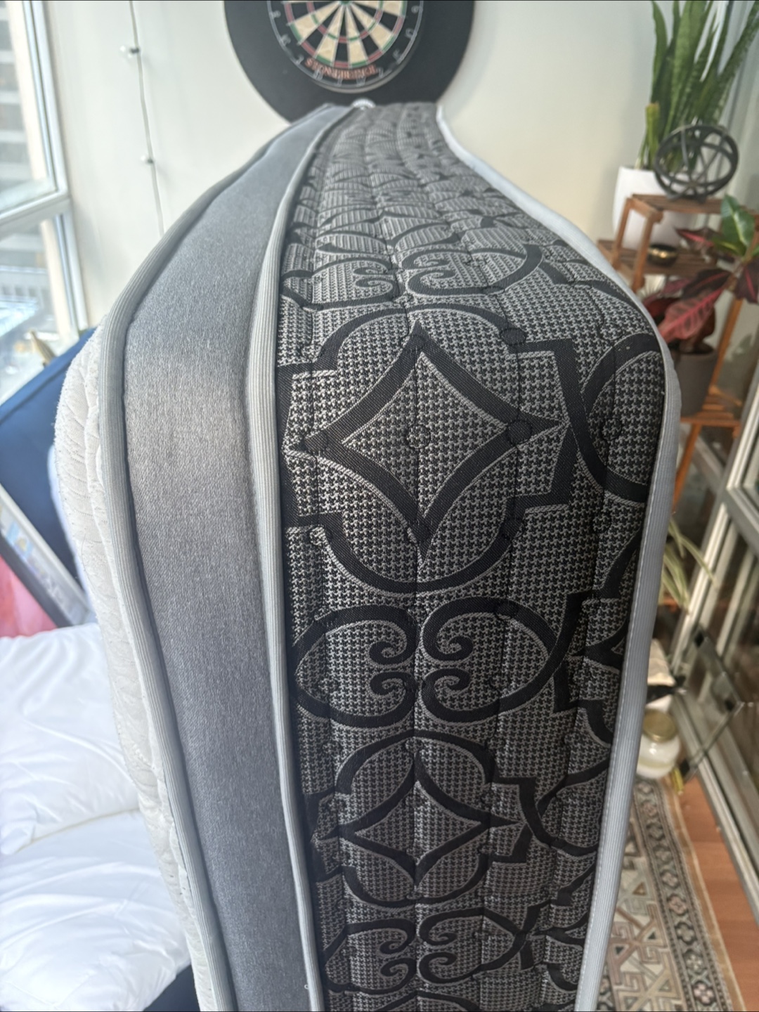 Queen size mattress (Kingsdowne Verbena) - photo 2