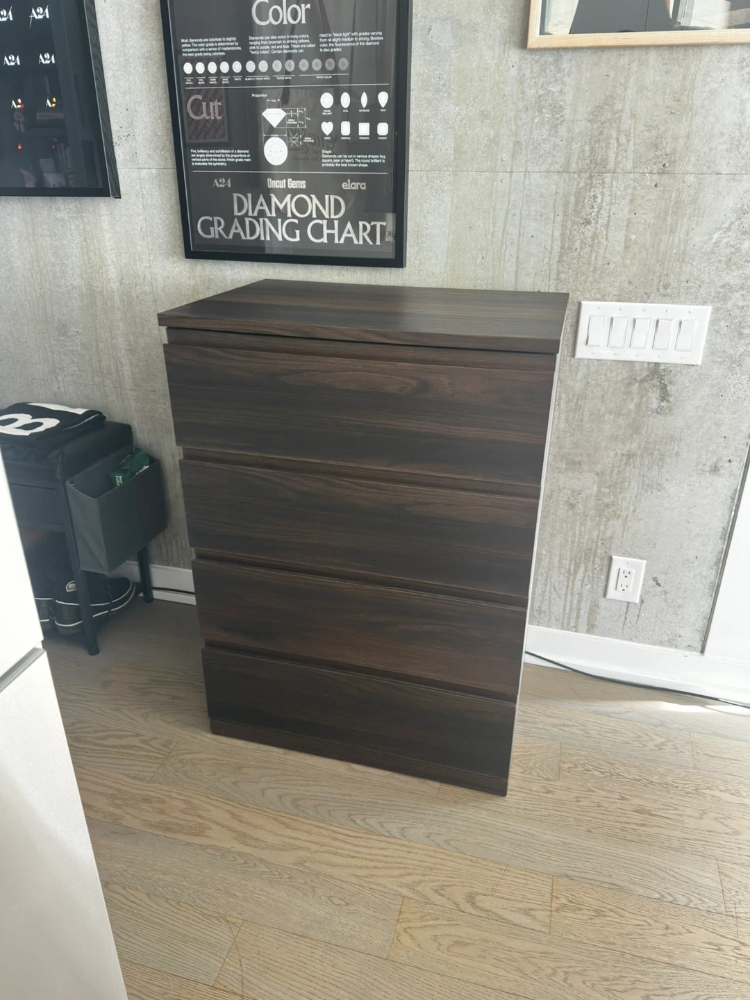 4-drawer dresser (dark brown/oak) - photo 5