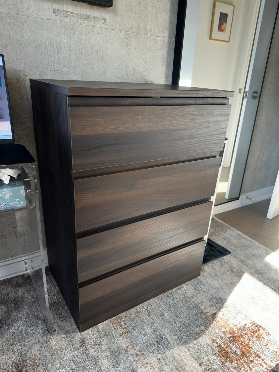4-drawer dresser (dark brown/oak)