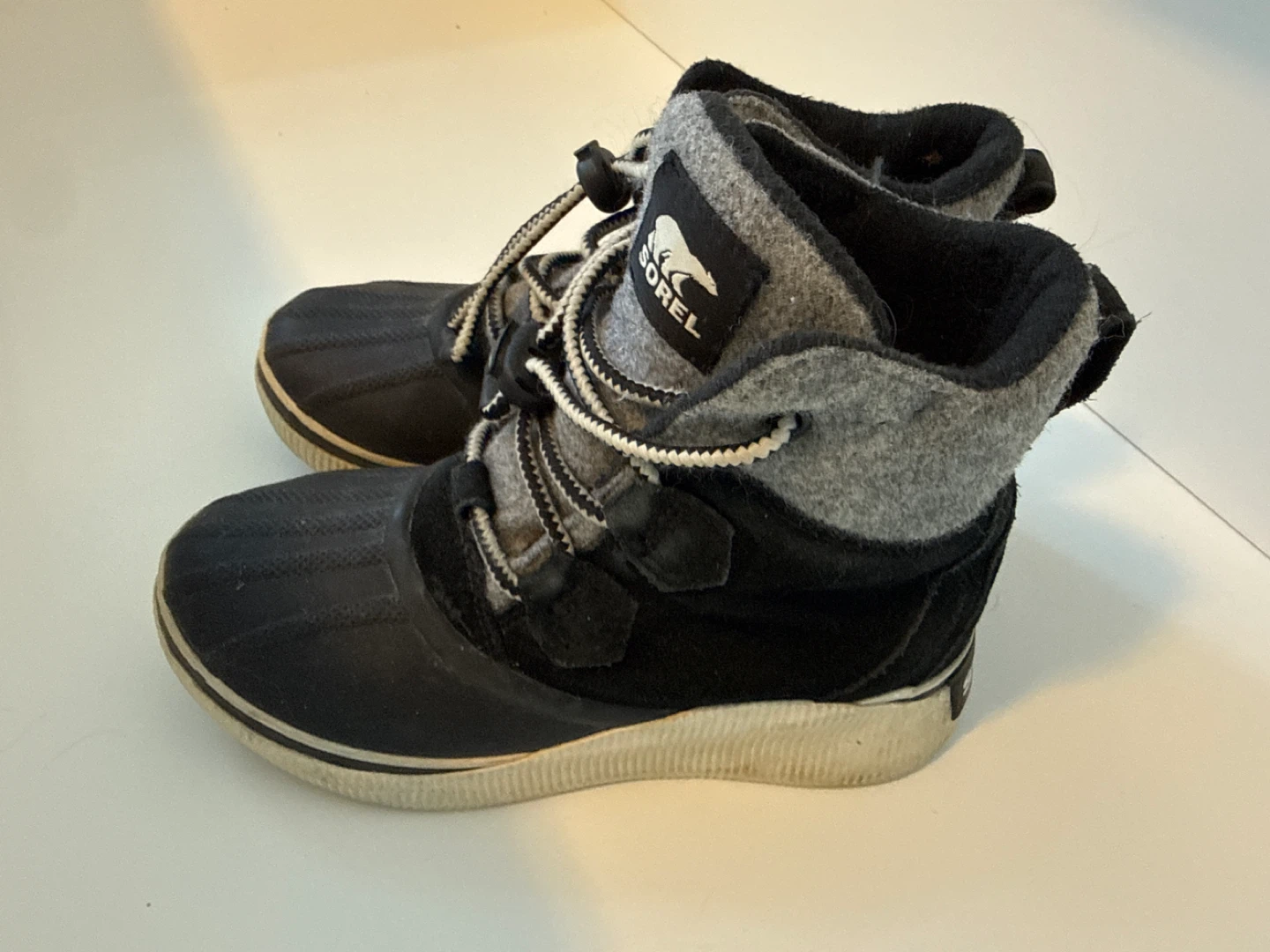Sorel Boots - Black/Grey