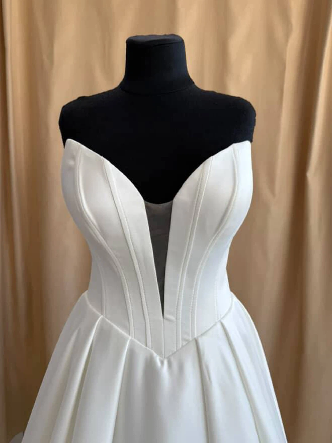 Wedding satin dress / ball gown silhouette - photo 2