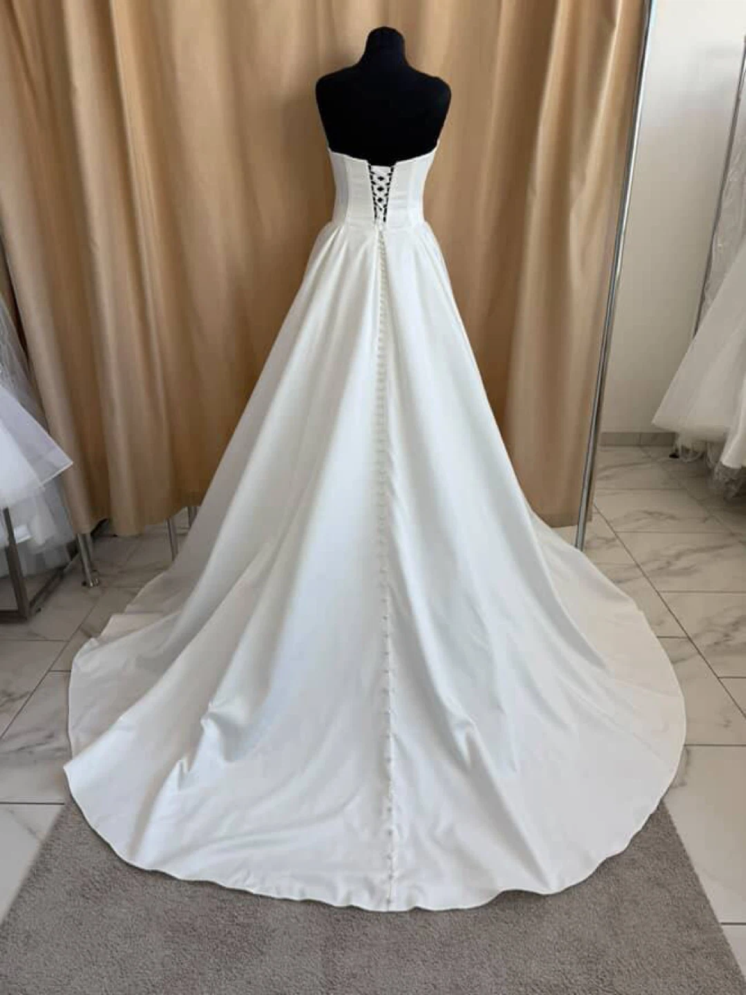 Wedding satin dress / ball gown silhouette - photo 3