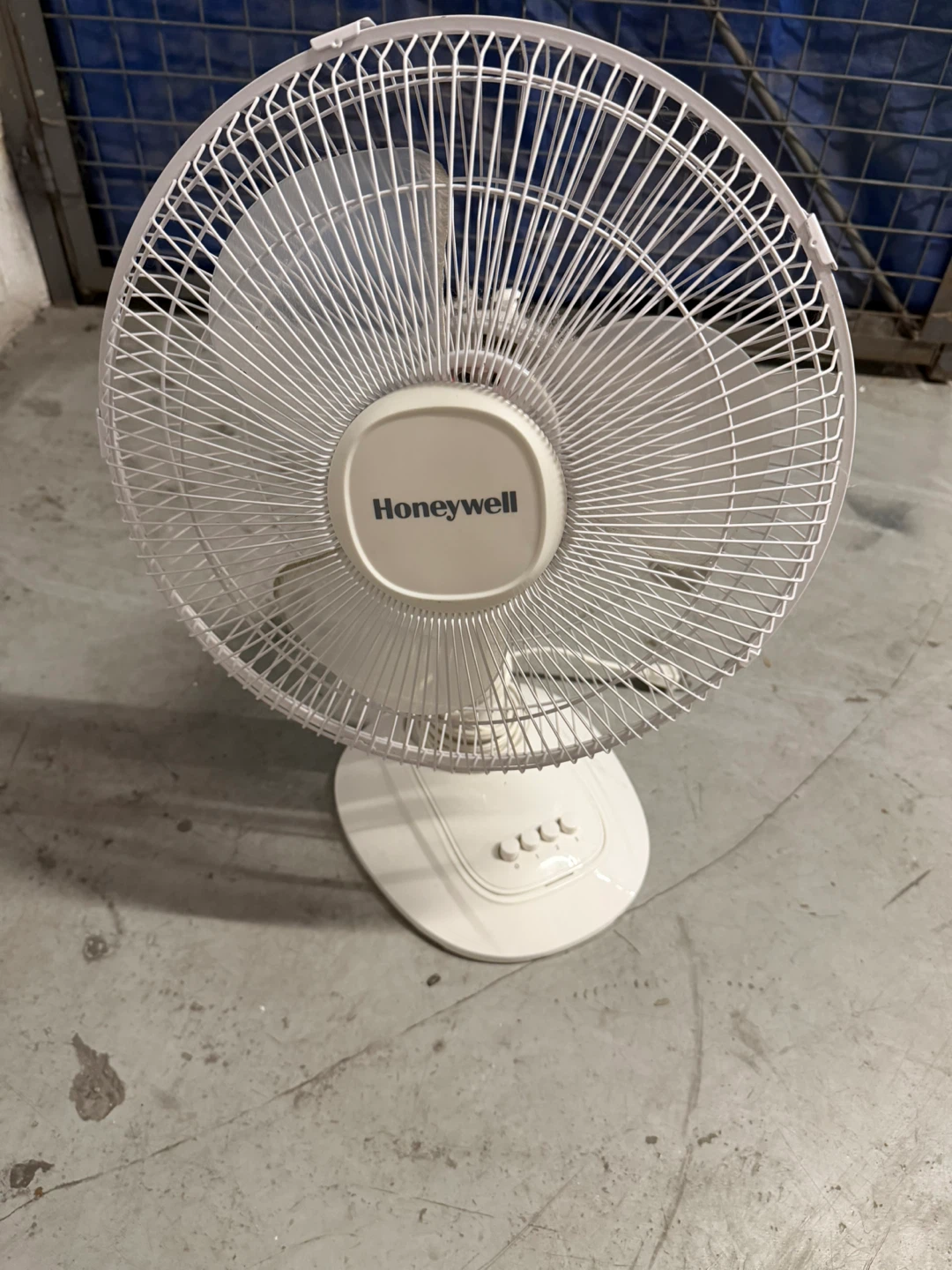 Honeywell HTF1220WC 12" Comfort Control Personal Table Fan White