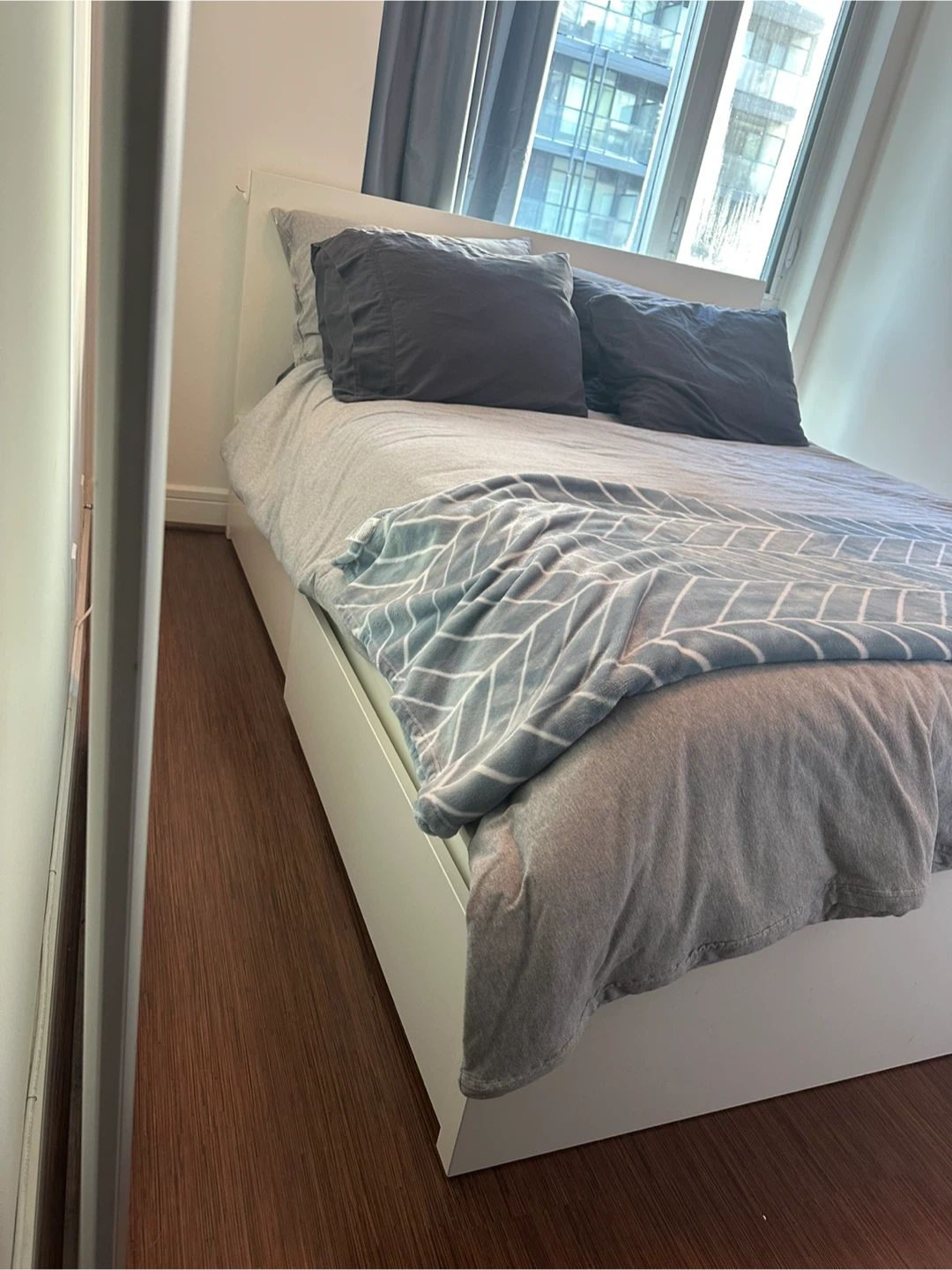 Malm Queen size White Bed Frame with Drawers - photo 2