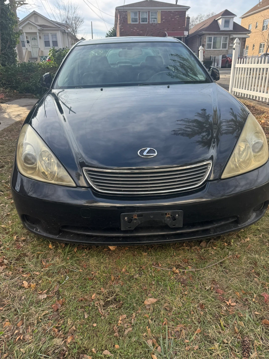 Black Lexus Sedan - photo 2