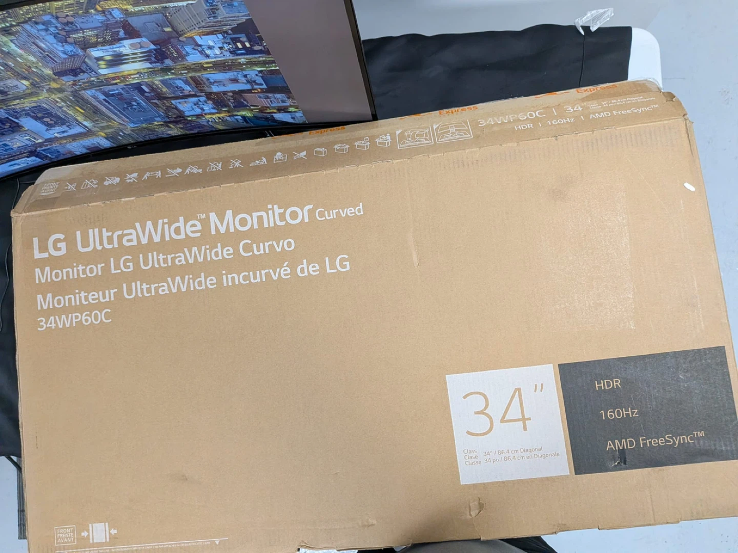 LG 34" UltraWide Curved Monitor 34WP60C - photo 3