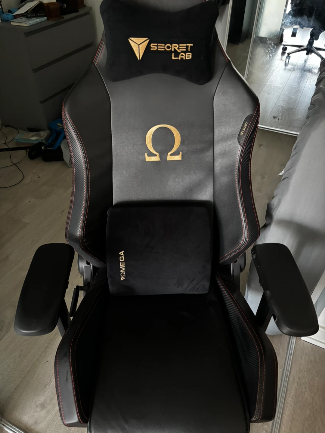 MUST GO TODAY Secretlab Omega Series Gaming Chair - photo 2
