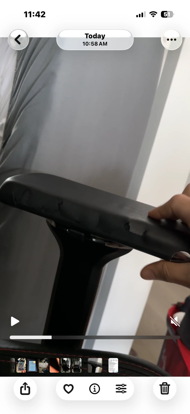 MUST GO TODAY Secretlab Omega Series Gaming Chair - photo 3
