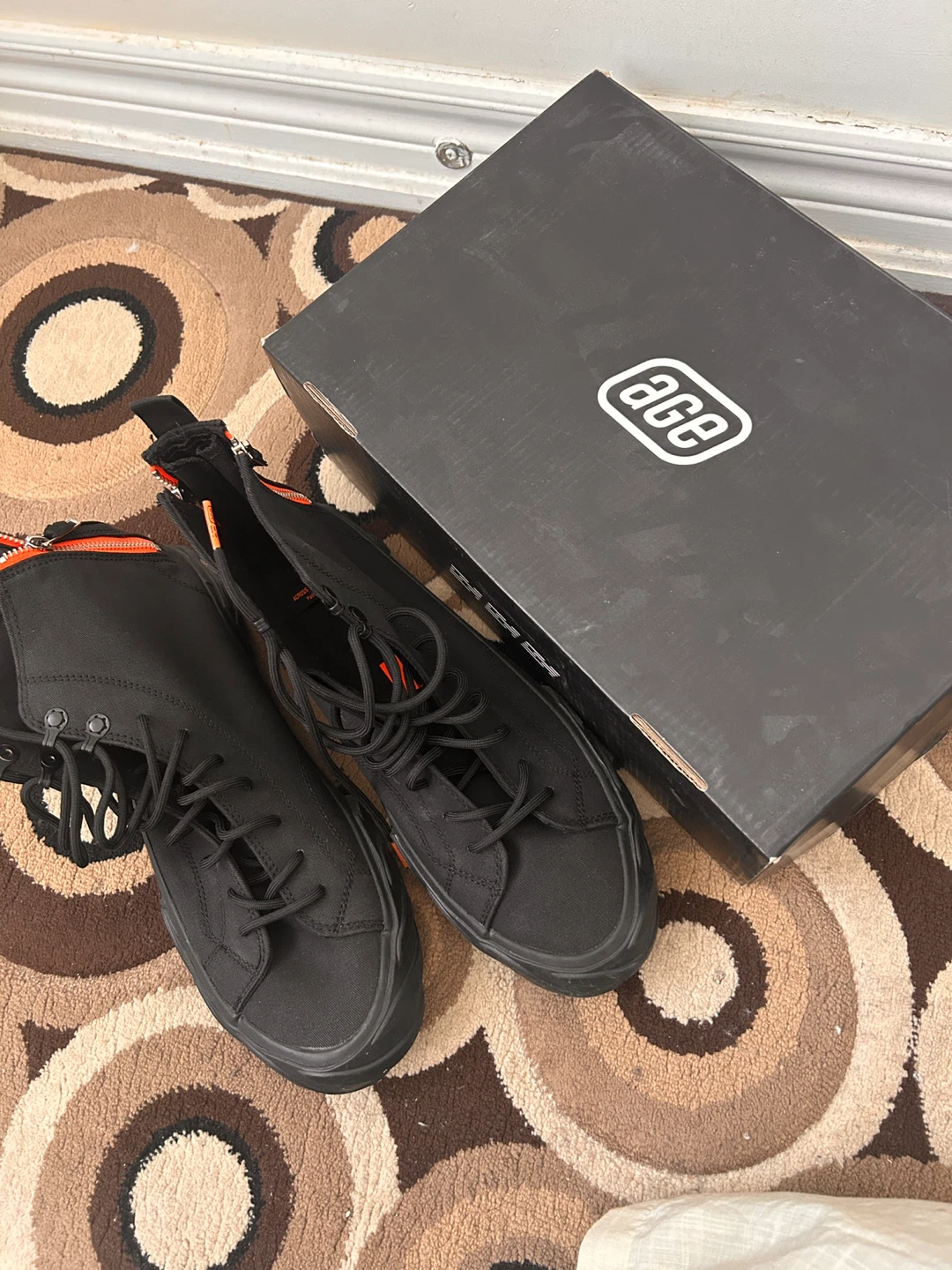 aGe high-top Sneakers