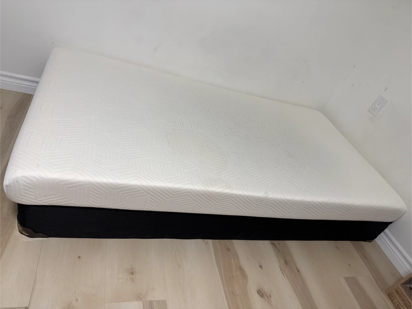 ViscoLogic Mattress Twin and box spring