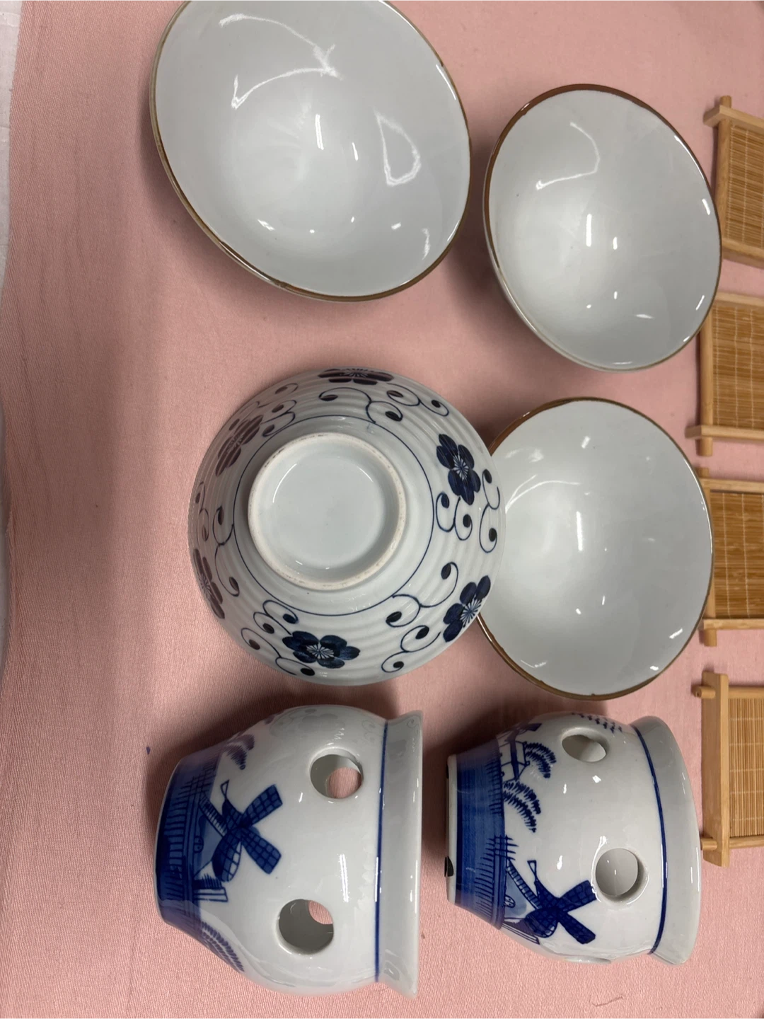 Set of 4 Japanese Rice Bowls & 2 Vases