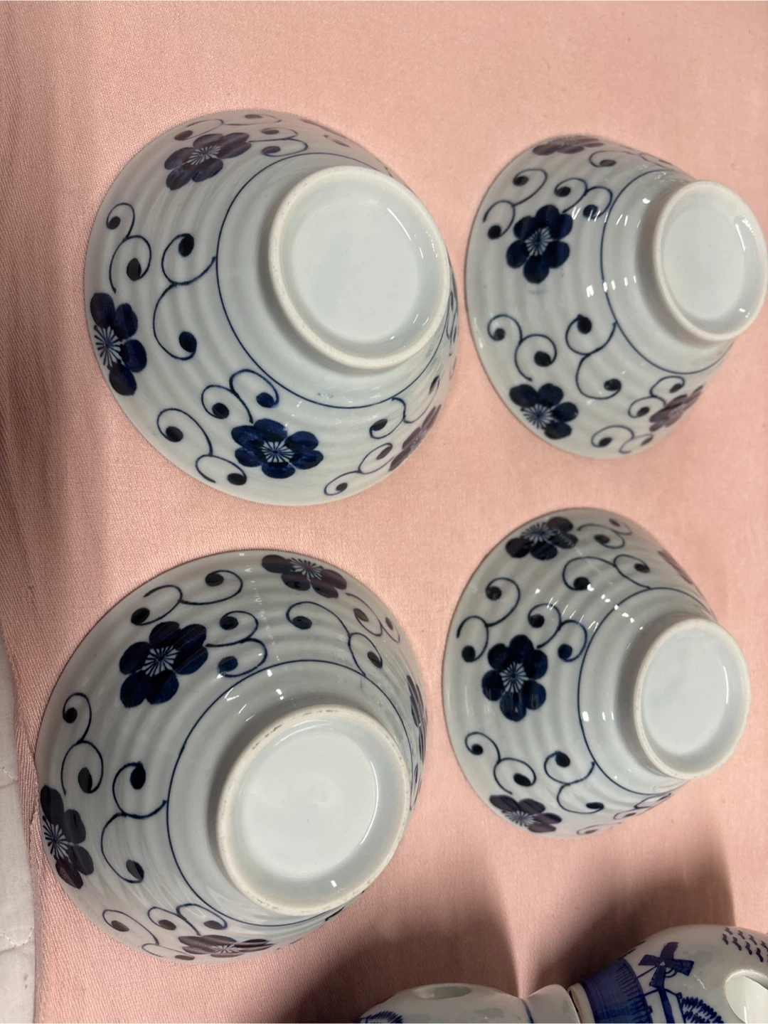 Set of 4 Japanese Rice Bowls & 2 Vases - photo 2
