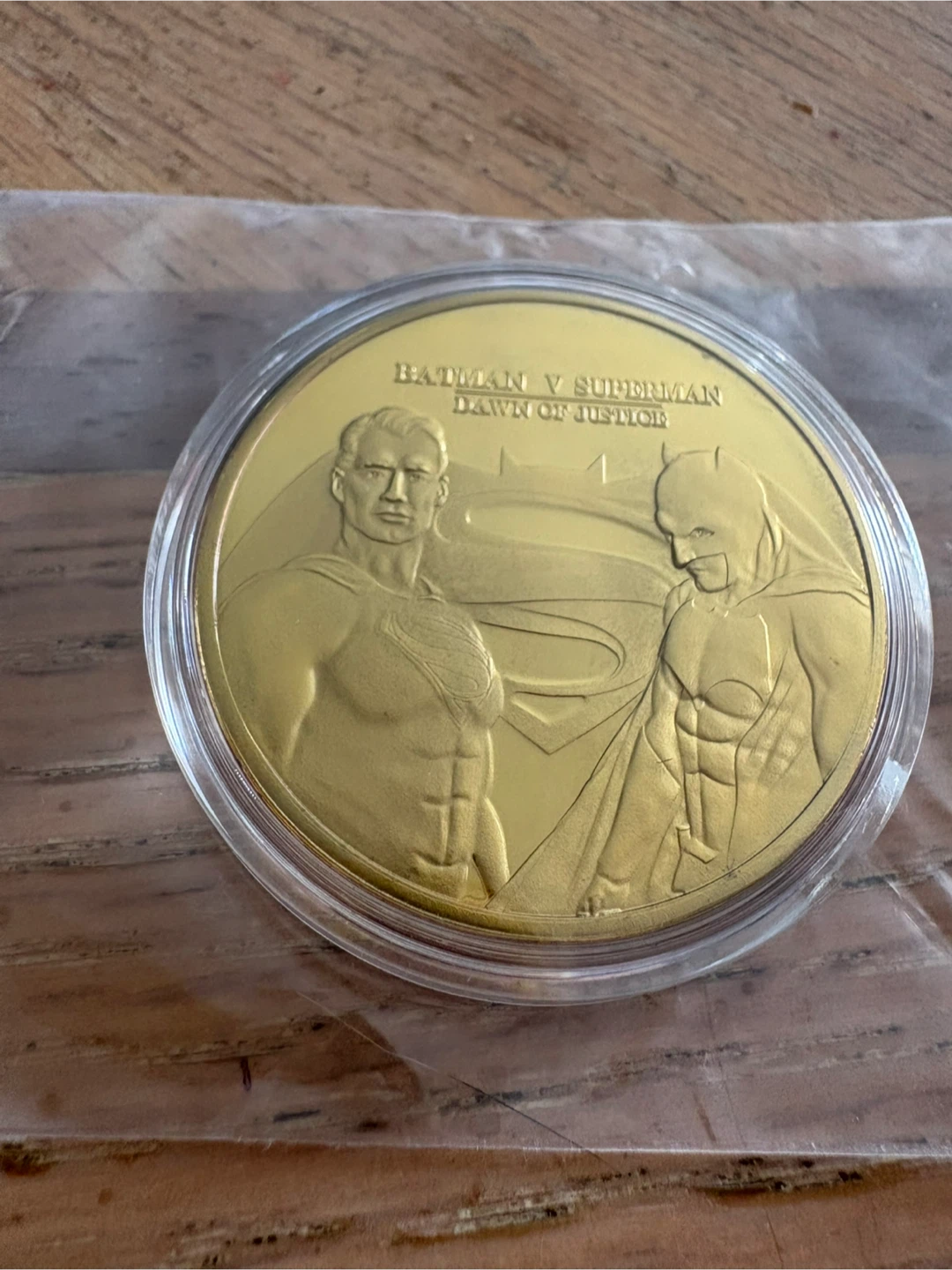 Batman v Superman Dawn of Justice Commemorative Coin - photo 2