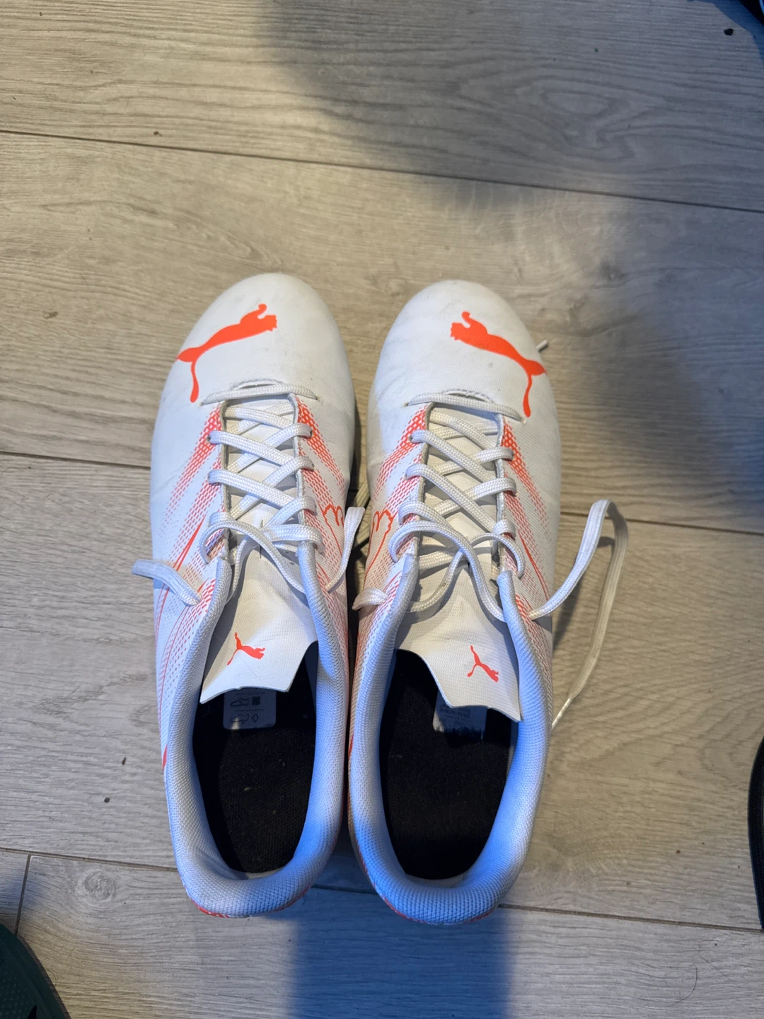 Puma White/Orange Soccer Cleats Size 9