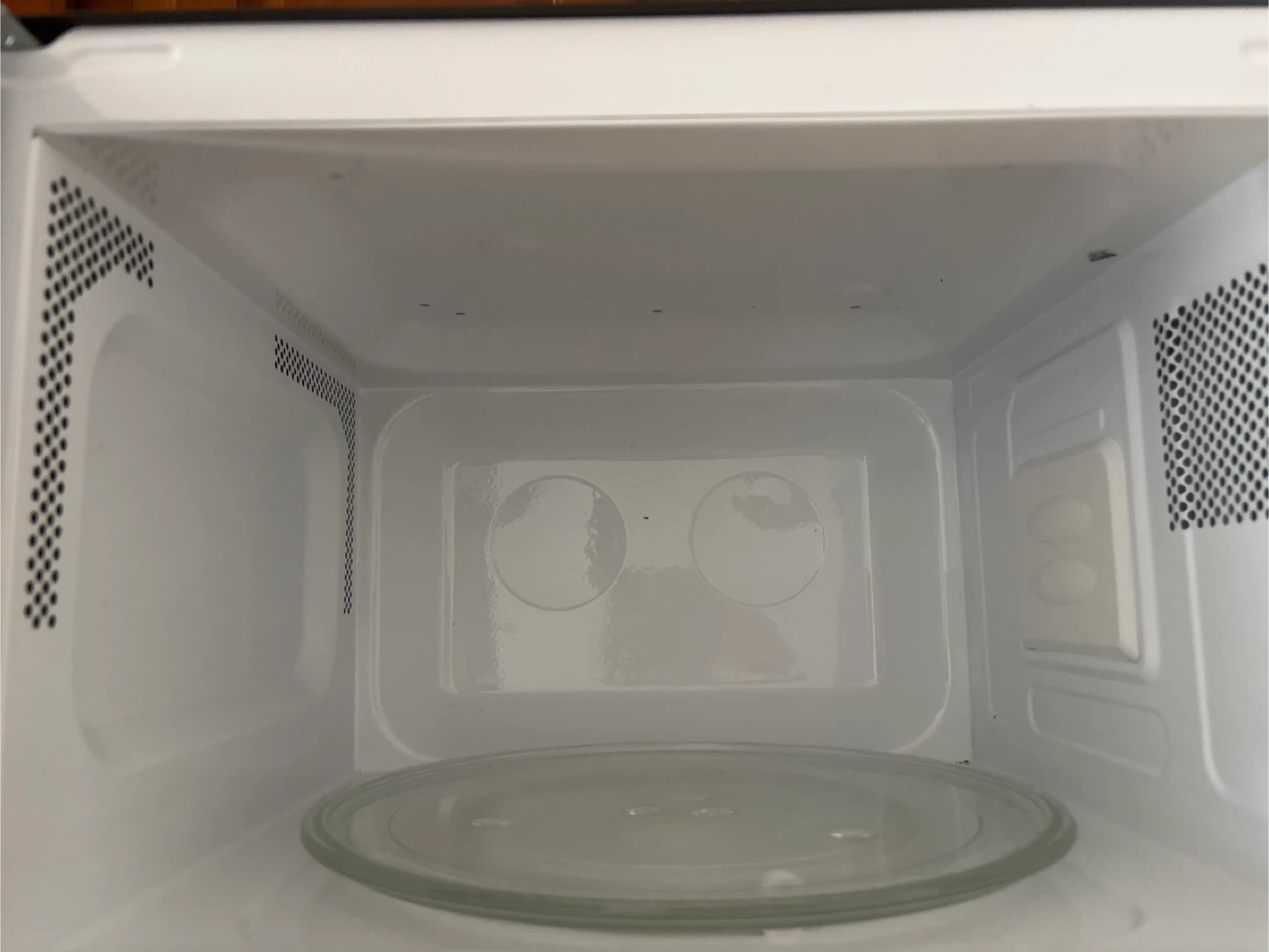 Microwave Oven - photo 2
