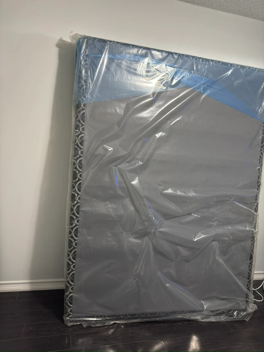 Queen bed frame with mattress and box - photo 2