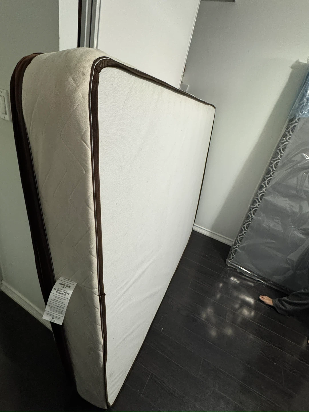 Queen bed frame with mattress and box - photo 3