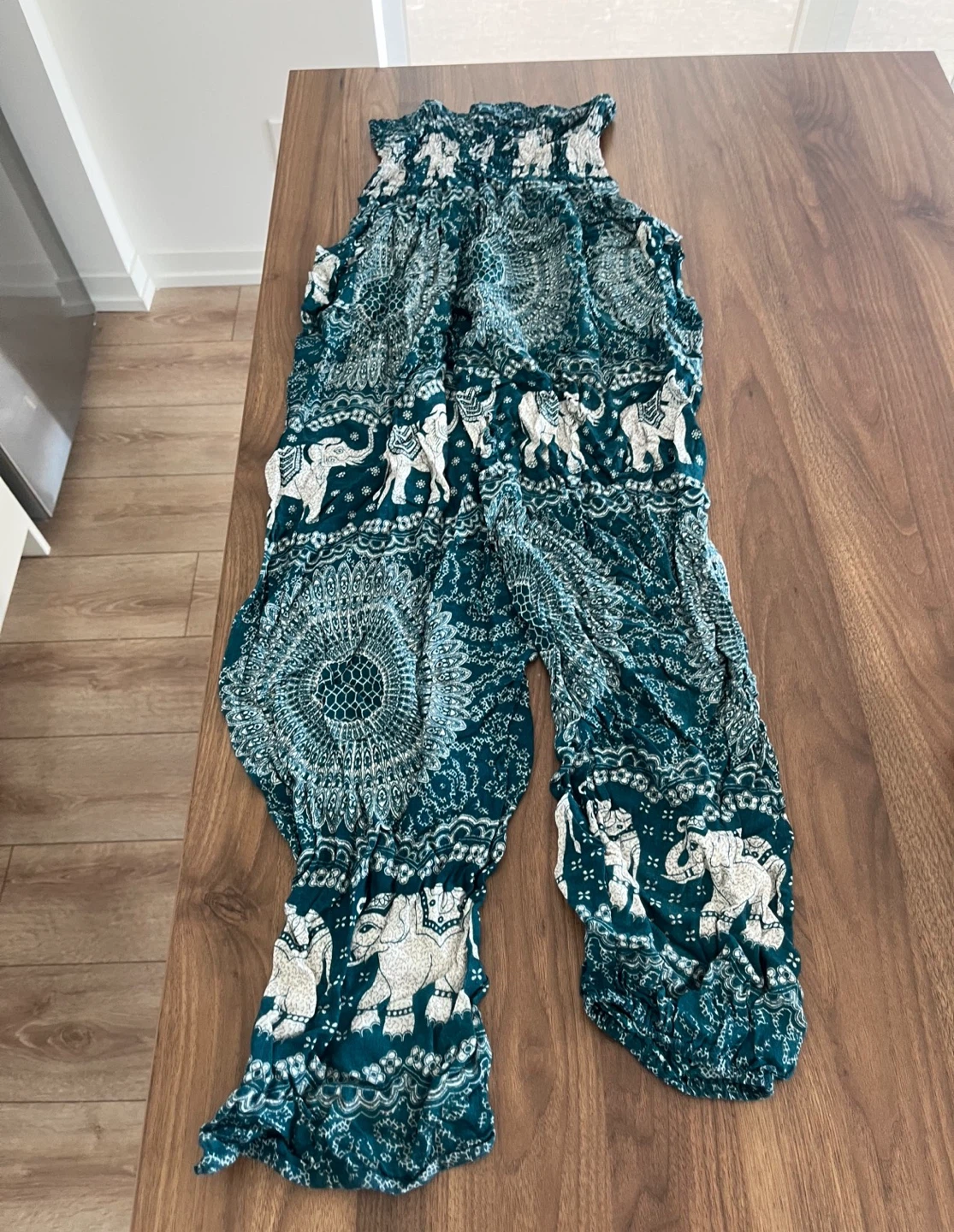 High-waisted pants from Thailand