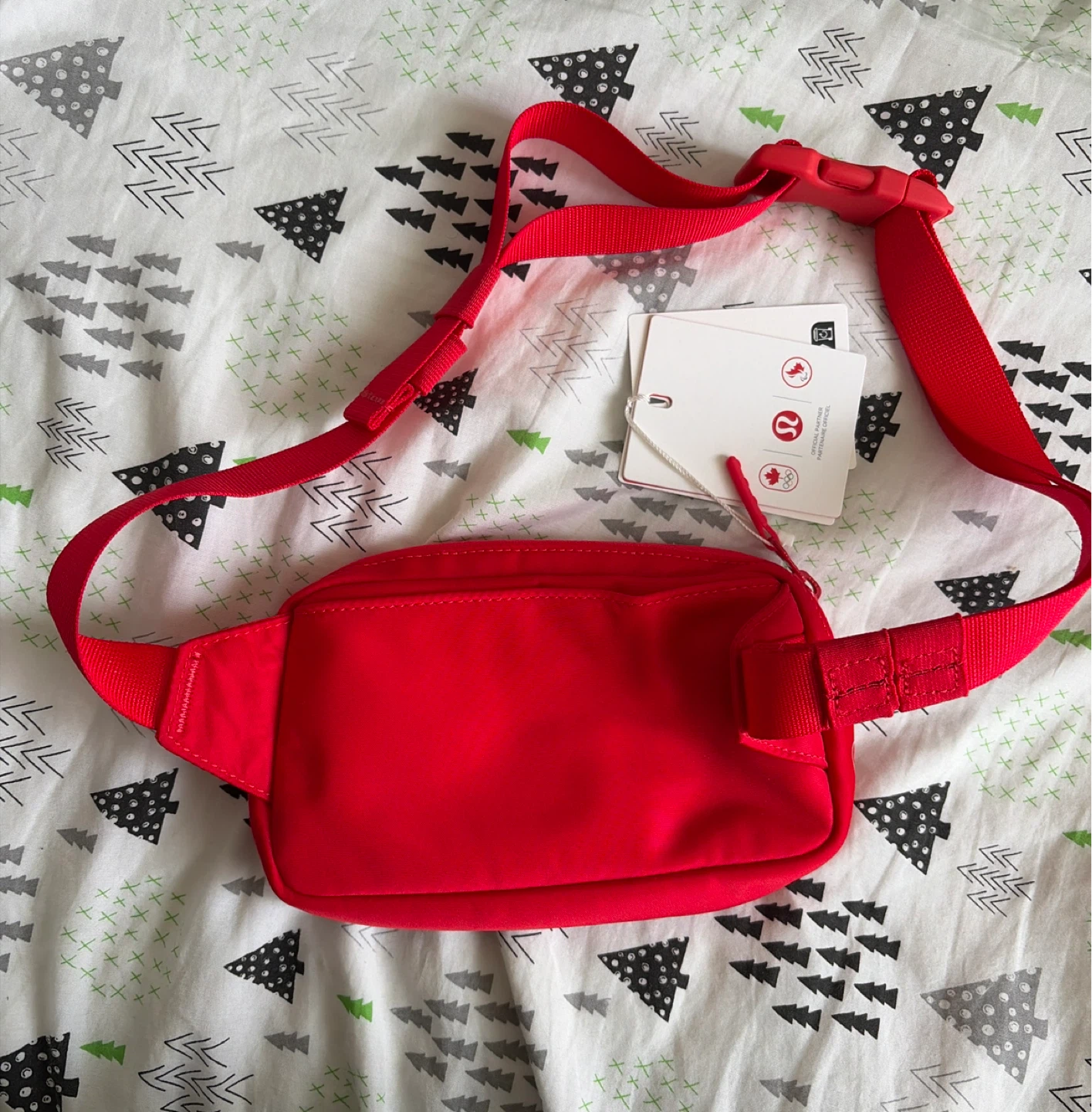 Lululemon Red Mini Belt Bag - photo 2