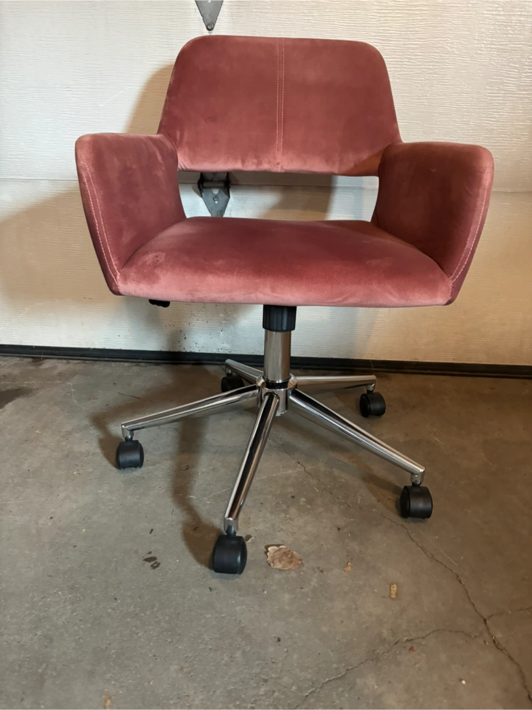 Pink Velvet Office Chair with Wheels - photo 3