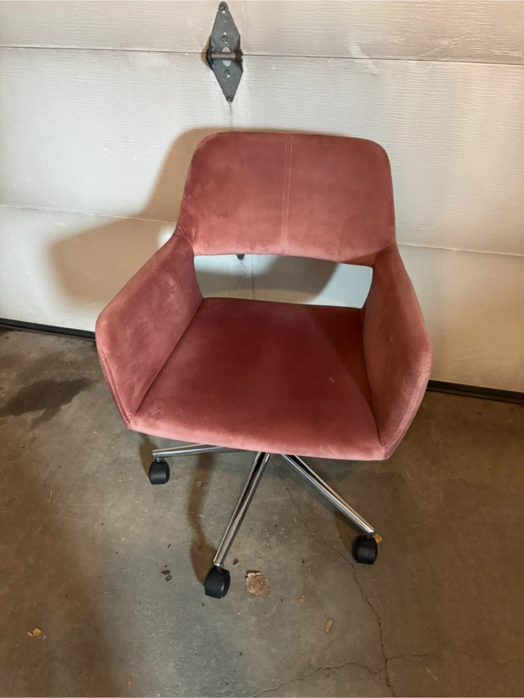 Pink Velvet Office Chair with Wheels - photo 2