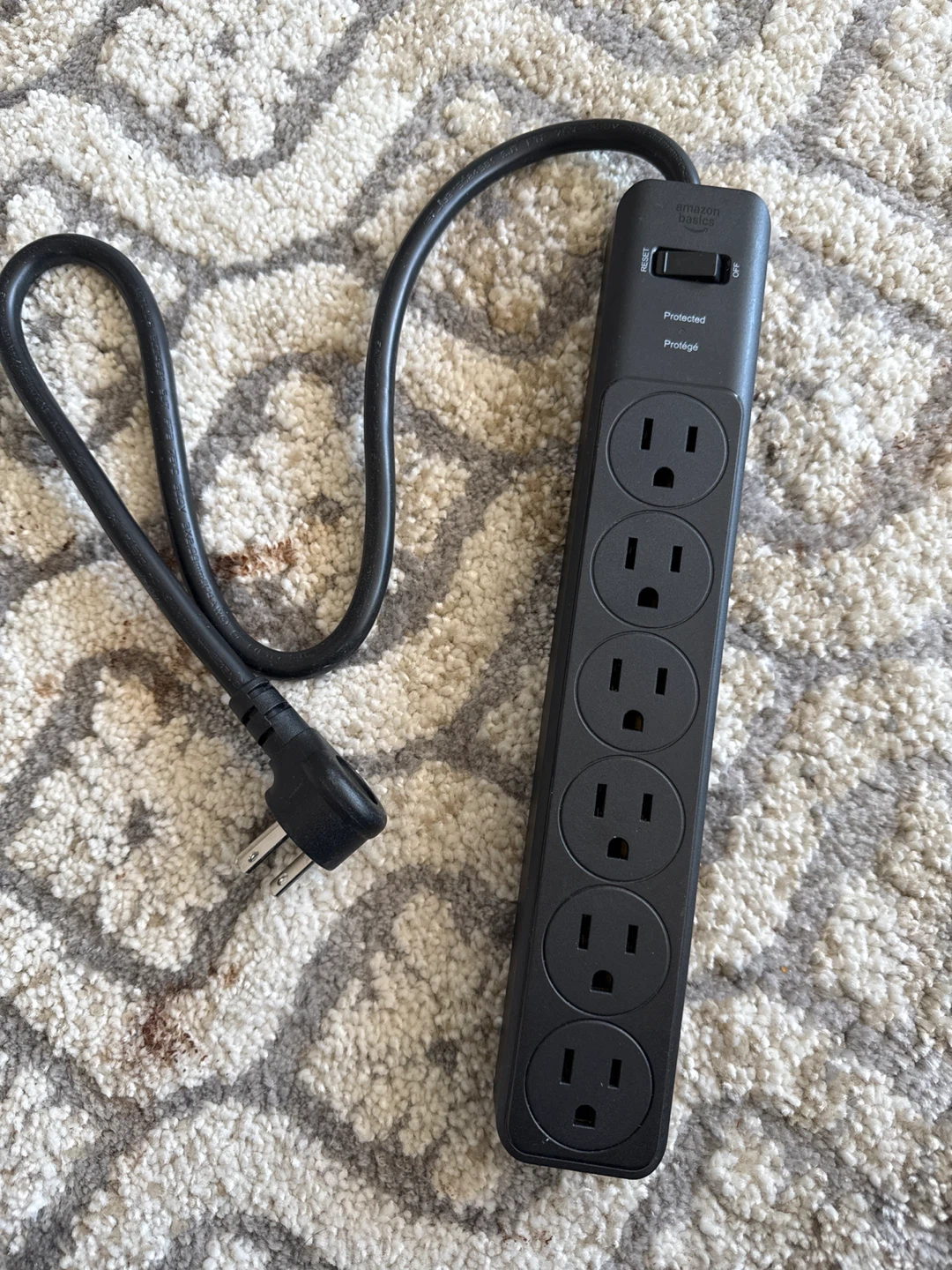 Amazon Basics 6-Outlet Power Strip