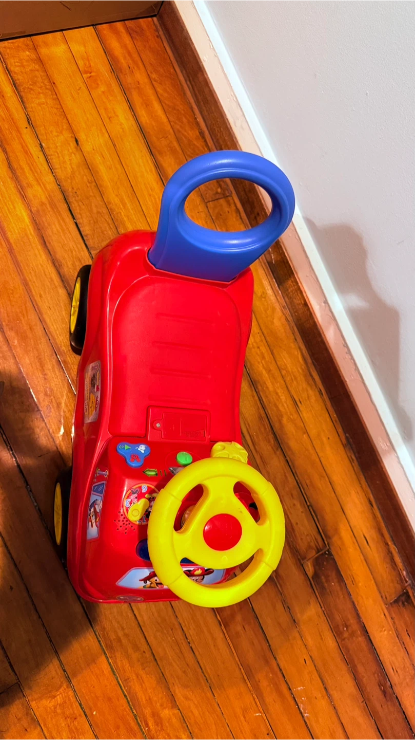 Mickey Mouse Fire Truck Ride-On Toy - photo 3
