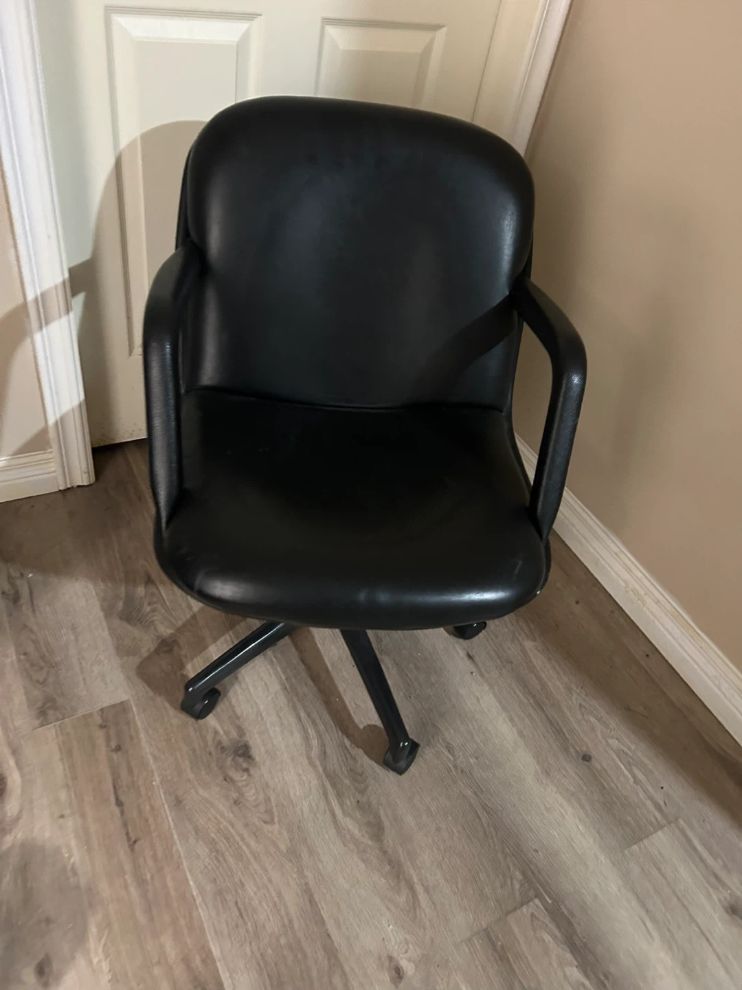 Black Office Chair - photo 3