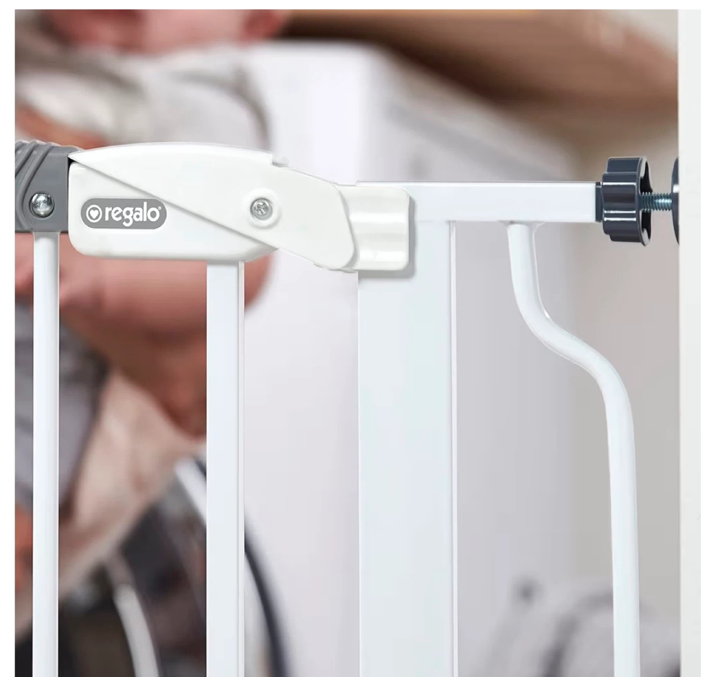 Regalo Baby Gate Pressure Mounted - photo 5